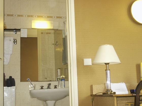 Douglas Hotel Puteaux