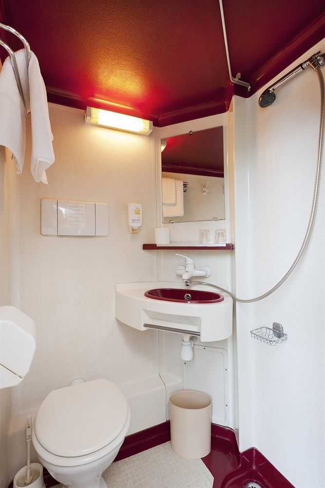 Douglas Hotel 3*